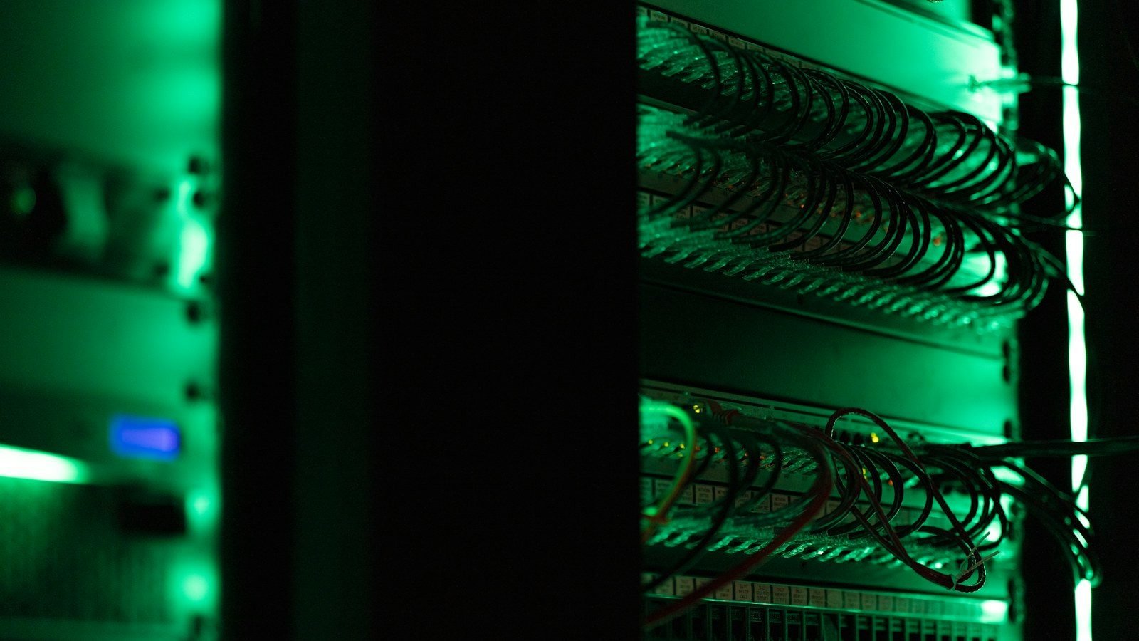 Agente del FBI robó  millón en criptomonedas y usó ChatGPT para huir del país