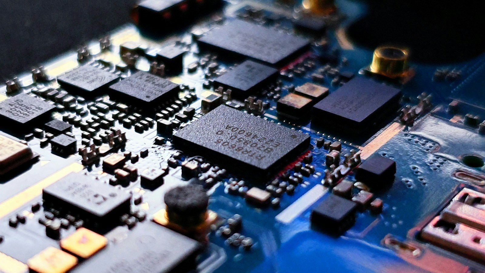 Anthropic crea equipo propio de silicio para diseñar chips personalizados de IA