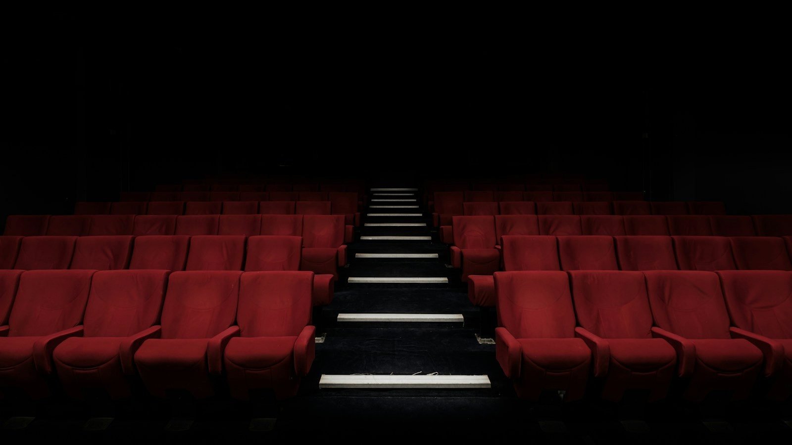 Cines del Reino Unido consideran prohibir gafas inteligentes Meta por piratería y privacidad